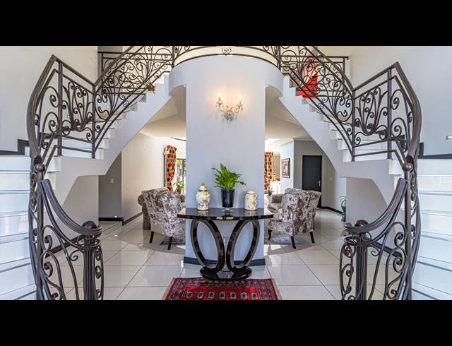 7 BEDROOM HOUSE FOR SALE IN MIDLANDS ESTATE